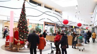 Trotz herrlichen Wetters kamen viele in die Einkaufszentren.