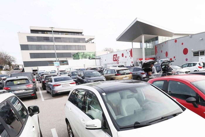 Voll waren Parkplätze rund ums Einkaufszentrum Eisenstadt.