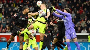 Viele heiße Duelle, aber nur einen Sieger hat es bei Bayer Leverkusen gegen Borussia Dortmund ...