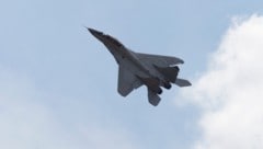 Die MiG-31-Kampfjets wurden aus den MiG-25-Kampfjets (im Bild) entwickelt.