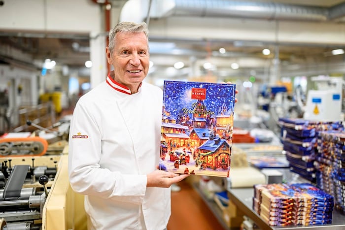 Chef Andreas Heindl ist stolz auf die schönen Adventkalender.