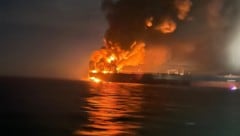 Die beiden Tanker waren am Freitag von Explosionen erschüttert worden.