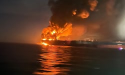 Die beiden Tanker waren am Freitag von Explosionen erschüttert worden.