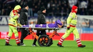 Manprit Sarkaria musste verletzt abtransportiert werden.