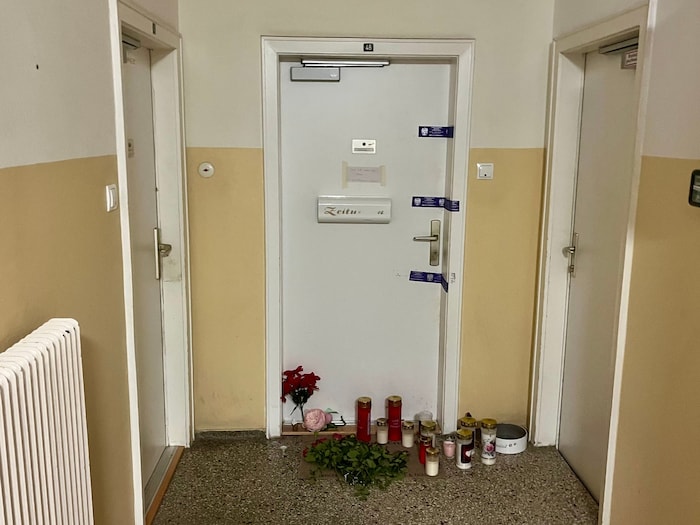 There are now numerous candles outside Stefanie P.'s apartment.