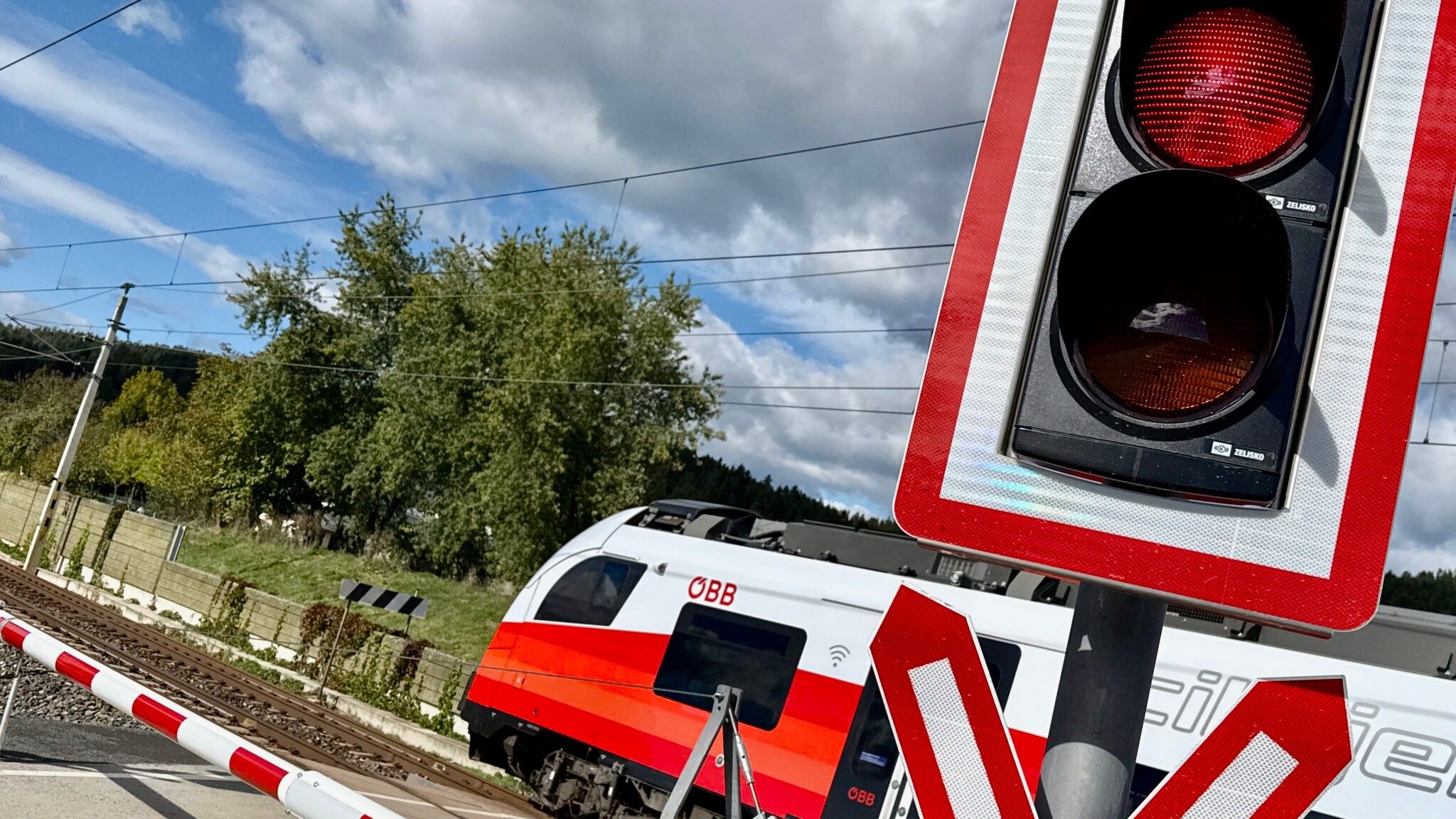 Während direkte Verbindungen reduziert wurden, haben die ÖBB beim Fahrplan auf mehr regionale ...