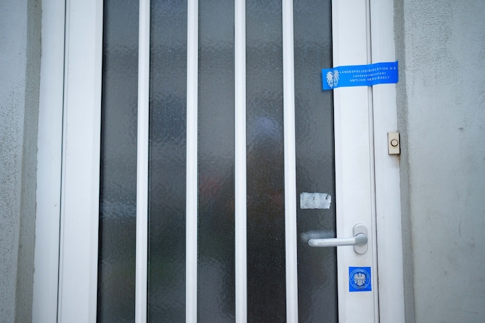 Hinter dieser Tür kam es zum Mord an dem Mann.