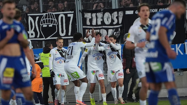 Jubel bei Sturm, hängende Köpfe bei den Hartbergern.
