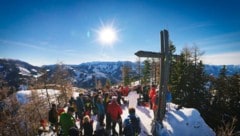 Für viele ein aktiver Start in die Adventzeit: Die Wanderung zur Bergandacht auf die Topitza bei ...