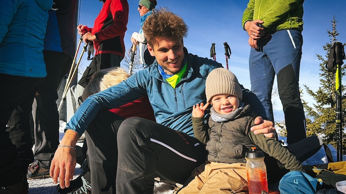 Der dreijährige Killian mit seinem Papa auf der Topitza.