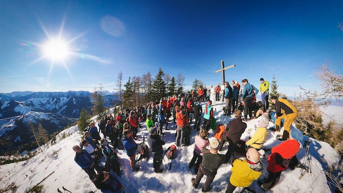 Spektakuläres Bergpanorma, während Teile Südkärntens unter einer Nebeldecke lagen.