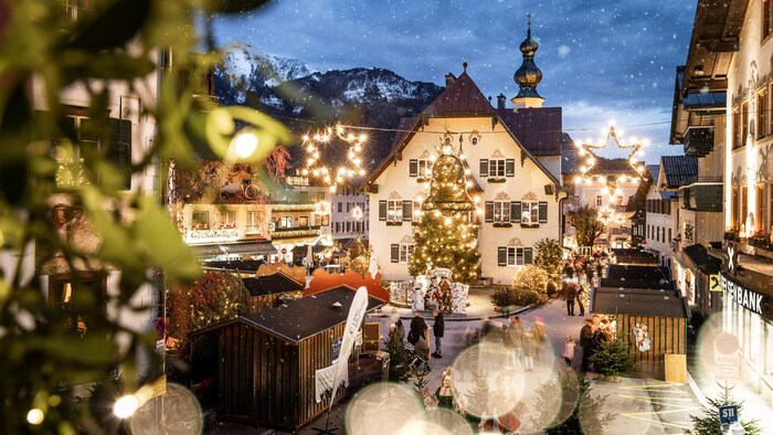 Von St. Gilgen aus kann man mittels Schiff zwei weitere Adventmärkte rund um den See erkunden.