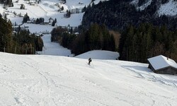 Das kleine Skigebiet mit vier Liften im Unkener Heutal ist beliebt.