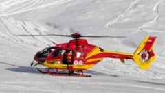 Der Verletzte musste mit dem Notarzthubschrauber in die Klinik Innsbruck gebracht werden.