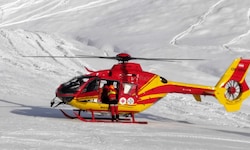 Der Verletzte musste mit dem Notarzthubschrauber in die Klinik Innsbruck gebracht werden.