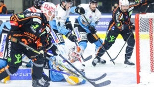 Michi Schiechl (li.) erzielte den Siegtreffer