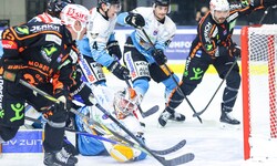 Michi Schiechl (li.) erzielte den Siegtreffer