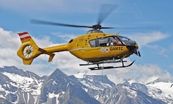 Nach der Erstversorgung wurde der Schwerverletzte mit dem Notarzthubschrauber ins Krankenhaus ...