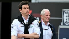 Toto Wolff (links) rechnete nach dem Rennen in Katar mit Helmut Marko ab.