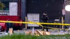 Am Tatort wird Beweismaterial sichergestellt.