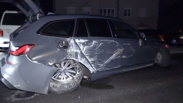 Der Unfallwagen wurde stark beschädigt.