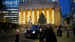 Weihnachtsstimmung beim bedeutenden historischen Royal Exchange Gebäude in der britischen ...