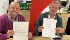 Johannes Benda, Klubobmann der Grünen und SPÖ-Obmann Günther Kautz (re.) legen ihre Mandate ...