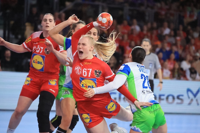 Österreichs Torjägerin Johanna Reichert kann die Handball-WM leider nur im Fernsehen verfolgen.