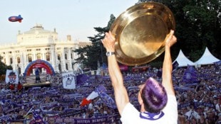 Im Jahr 2003 feierte der 45-Jährige im violetten Irokese das Double mit der Austria