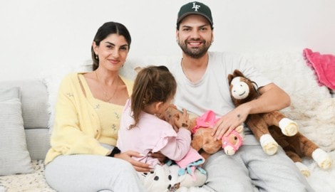 Yeliz Koç, Töchterchen Snow und Jimi Blue Ochsenknecht in Einigkeit, wenn auch nicht in trauter