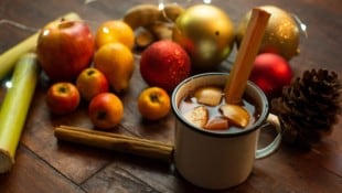 Für eine alkoholfreie Kinder-Variante kann man zusätzlich etwas Zitronensaft und Vanillearoma ...