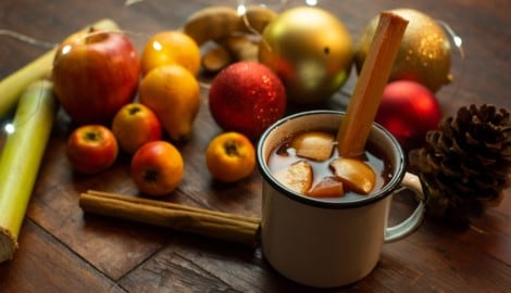 Für eine alkoholfreie Kinder-Variante kann man zusätzlich etwas Zitronensaft und Vanillearoma ...