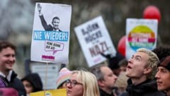 Der Gründungskongress der neuen Parteijugend wurde von Protesten begleitet. Prominent auf ...