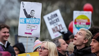 Der Gründungskongress der neuen Parteijugend wurde von Protesten begleitet. Prominent auf ...