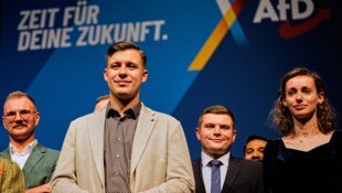 Jean-Pascal Hohm und seine Mitstreiter: Der Scheitel sitzt, die Haltung stramm, die Gesinnung ...