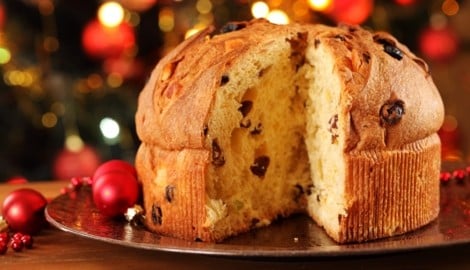 Backen Sie den Panettone wirklich nur mit Ober-/Unterhitze und niemals mit Umluft, da der Teig ...