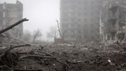 Zerbombte Häuser in der Ukraine, darüber liegt Nebel – Putins Soldaten schätzen diese häufiger ...