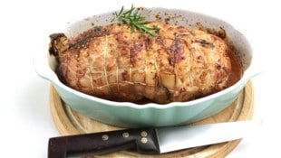 Als Beilage passen Bratkartoffeln, Erdäpfelpüree oder Knödel.