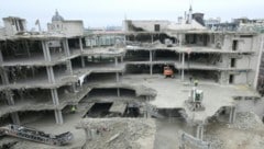 Schutt statt Presigeobjekt: Der Rohbau des Kaufhauses Lamarr wird seit Sommer abgerissen. 