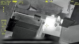 Aufnahmen aus einem Polizeihubschrauber zeigen den Ort der nassen Festnahme.