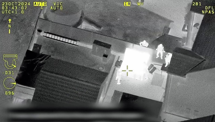 Aufnahmen aus einem Polizeihubschrauber zeigen den Ort der nassen Festnahme.