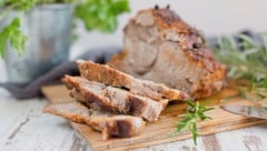 Neben dem Schnitzel darf auch der Schweinsbraten auf keiner österreichischen Speisekarte fehlen.