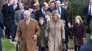 Das gehört zur Weihnachtstradition der Royals in Sandringham: Am ersten Weihnachtstag spaziert ...