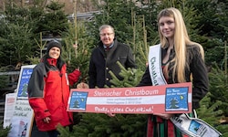 Die Obfrau der steirischen Christbaumbauern, Martina Lienhart, LK-Präsident Andreas Steinegger ...