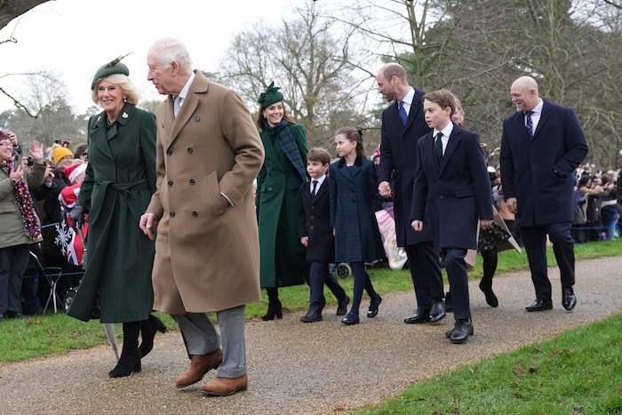 Sie sind fix bei der Hochzeit dabei: der König und die Königin, William und Kate mit ihren ...