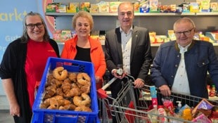 Marktleiterin Sylvia Hajszan, Volkshilfe-Präsidentin Verena Dunst, Landesrat Leonhard Schneemann ...