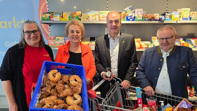 Marktleiterin Sylvia Hajszan, Volkshilfe-Präsidentin Verena Dunst, Landesrat Leonhard Schneemann ...