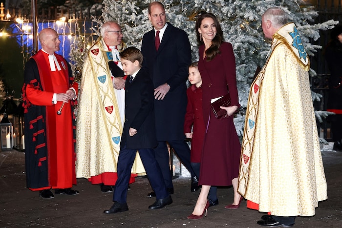 Im zweiten Jahr setzte Kate auf tiefes Bordeaux und machte die Farbe zum eleganten Highlight des ...