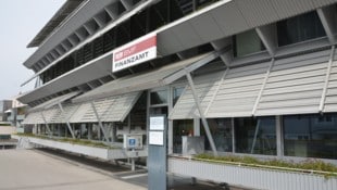 Die Mühlen der Behörden mahlen bisweilen recht langsam, die Wege sind nicht immer ...