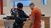 Der Angeklagte wurde aus der U-Haft vorgeführt.